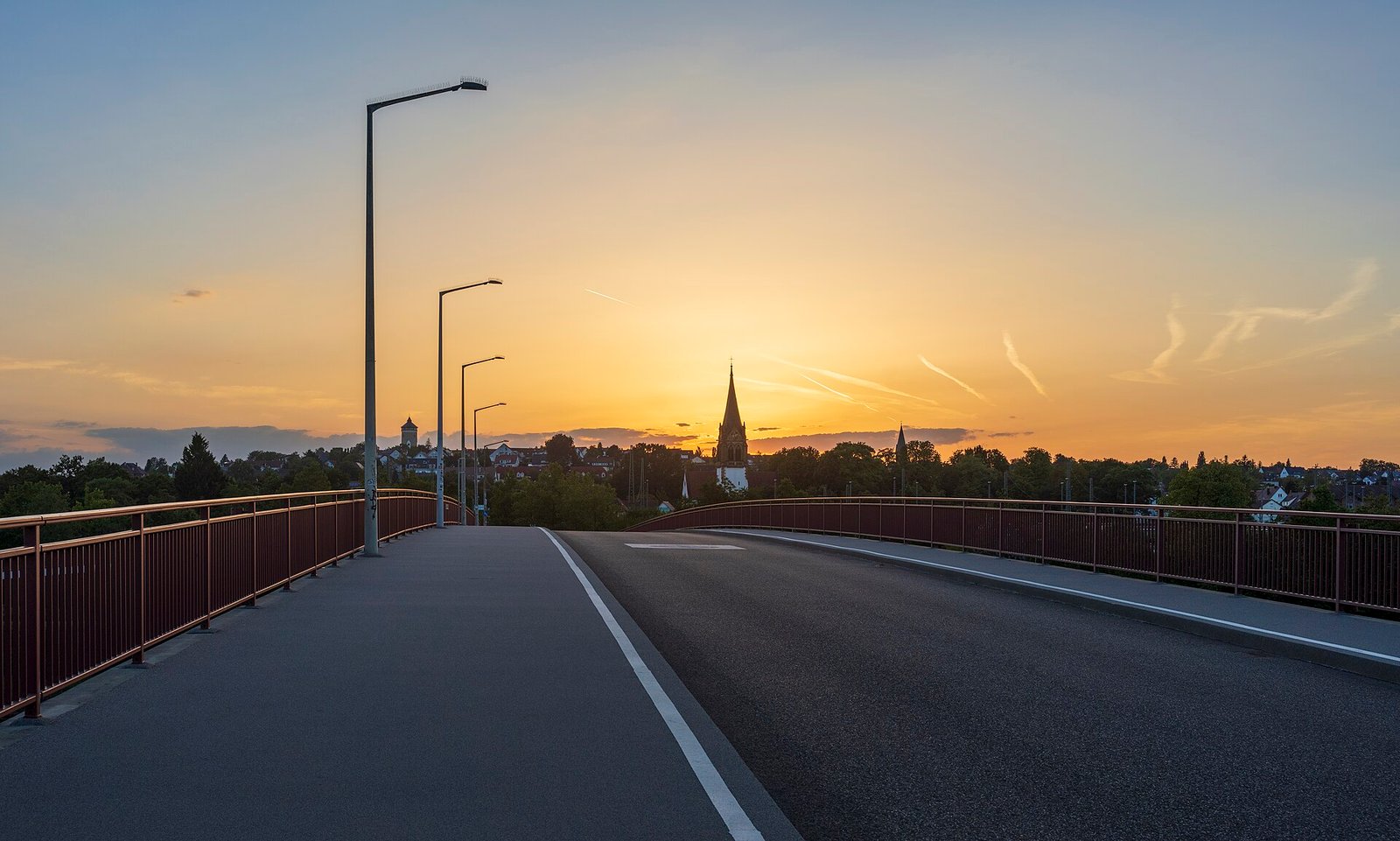 Alt-Böckingen am Neckar nach Sonnenuntergang