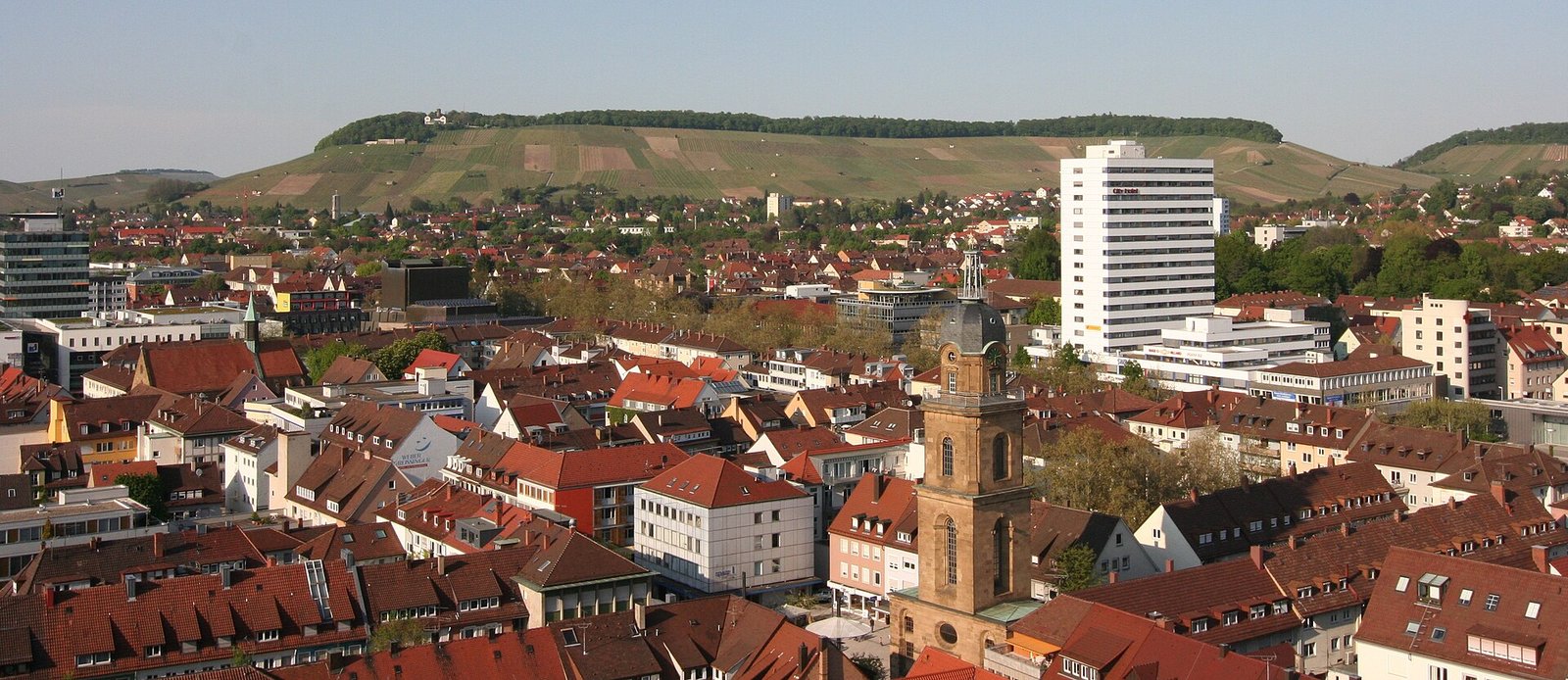 Heilbronner Oststadt mit Blick zum Wartberg
